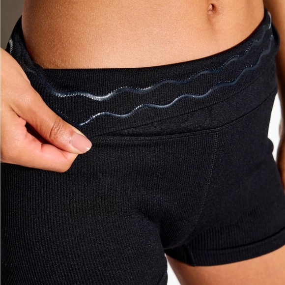 NWT Spiritual Gangster Ethereal Seamless Love Shortie - Picture 7 of 8